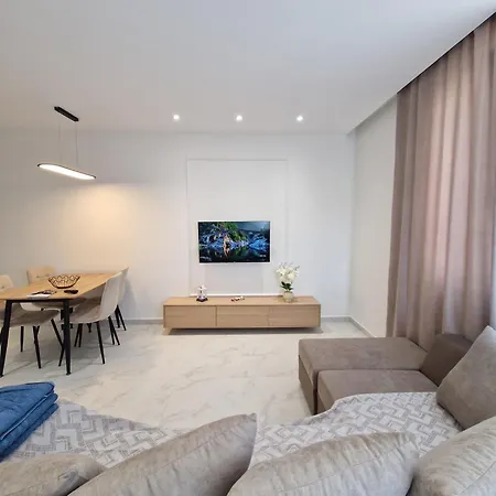 Joel Family Apartment's Center * Golem (Tirana)