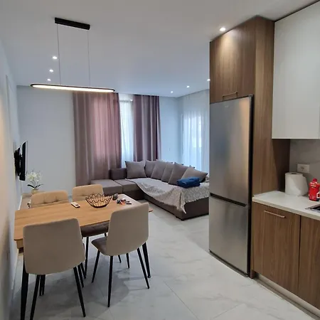 Joel Family Apartment's Center * Golem (Tirana)