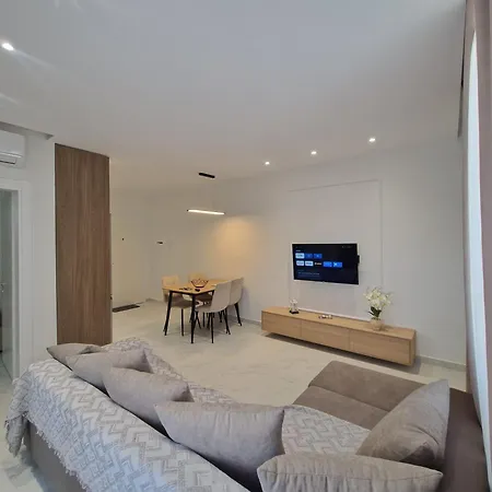 Joel Family Apartment's Center Daire Golem (Tirana)