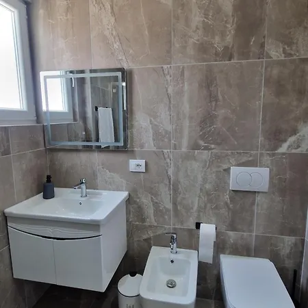 Joel Family Apartment's Center * Golem (Tirana)