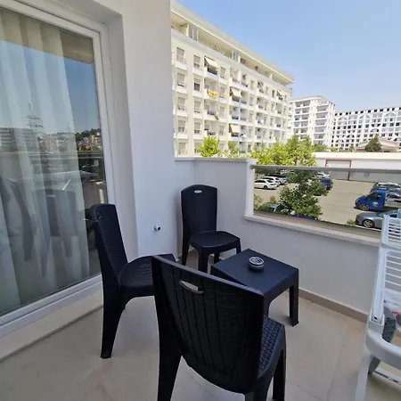 Joel Family Apartment's Center * Golem (Tirana)