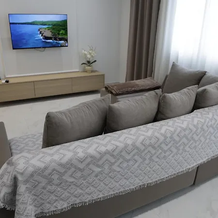 Joel Family Apartment's Center Apartment *