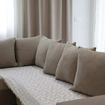 Joel Family Apartment's Center * Golem (Tirana)
