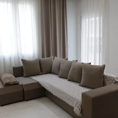 Joel Family Apartment's Center Daire Golem (Tirana)