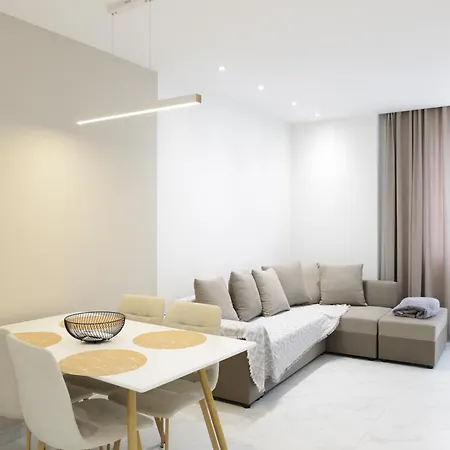 Joel Family Apartment's Center Daire