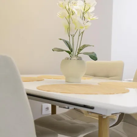 Joel Family Apartment's Center Apartment