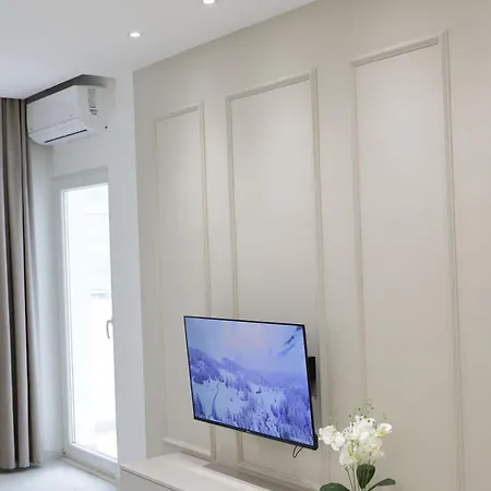 Joel Family Apartment's Center * Golem (Tirana)