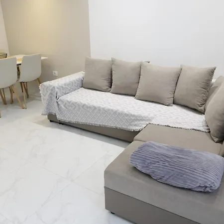 Daire Joel Family Apartment's Center