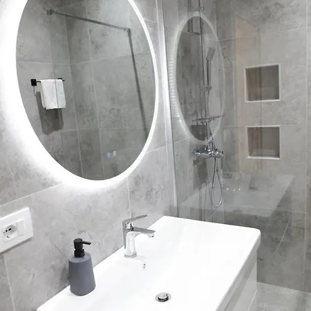 Joel Family Apartment's Center * Golem (Tirana)