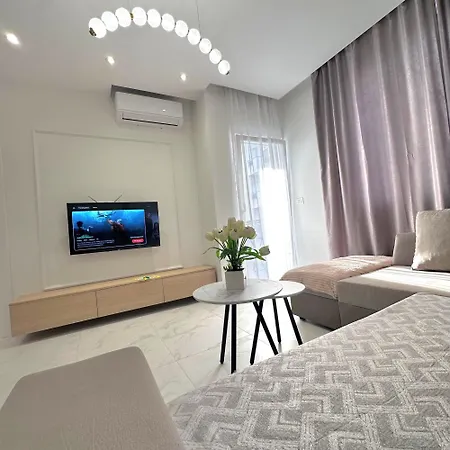 Joel Family Apartment's Center Apartmán