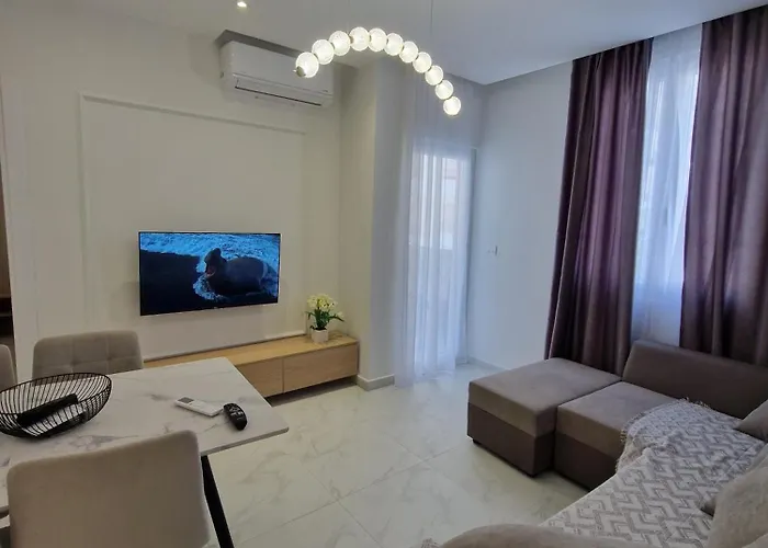Joel Family Apartment's Center Apartment Golem (Tirana)